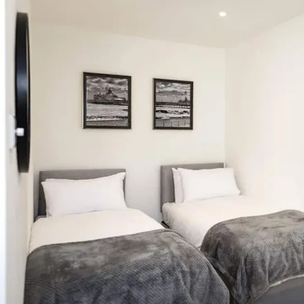 Image 8 - Eastbourne, BN21 3DX, United Kingdom - Apartment for rent