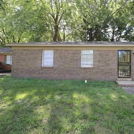 Buy this 3 bed house on 3723 Bluff Wood Drive in Memphis, TN 38128
