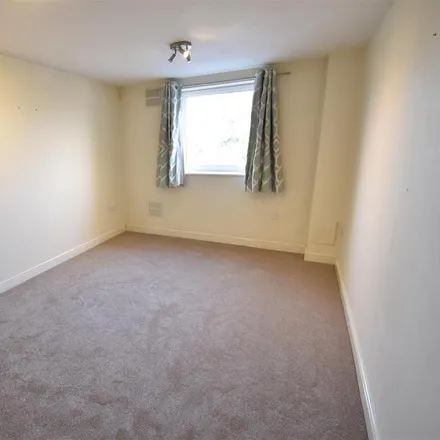 Image 3 - St Marks Heights, Lambert's Road, London, KT5 8AZ, United Kingdom - Apartment for rent