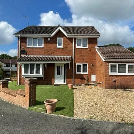 Buy this 3 bed house on Beechwood in Skelmersdale, WN8 6UW