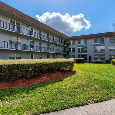 Buy this 2 bed condo on Lake Howard Drive Northwest in Winter Haven, FL 33880