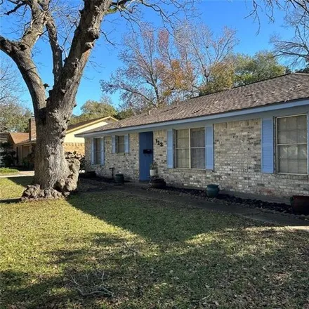 Image 3 - 126 Emerald Drive, Clute, TX 77531, USA - House for sale