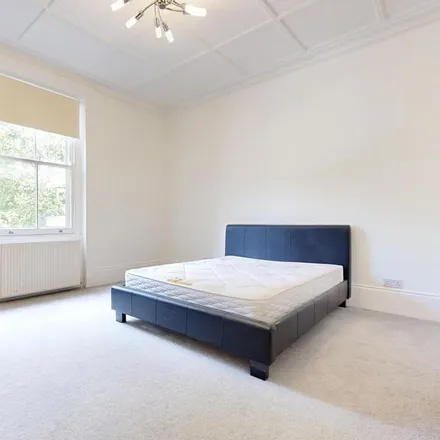 Image 7 - Balmoral Court, 20 Queen's Terrace, London, NW8 6EA, United Kingdom - Apartment for rent