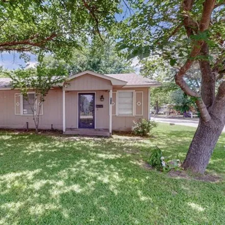 Buy this 3 bed house on 521 East Seago Street in Kaufman, TX 75142