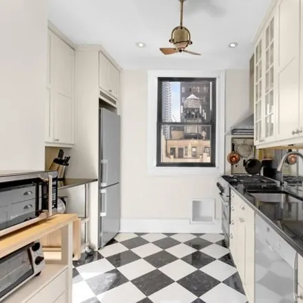 Image 3 - 212 East 48th Street, New York, NY 10017, USA - Apartment for sale