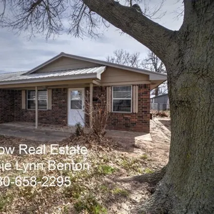 Buy this 3 bed house on 432 West Wade Avenue in Marlow, OK 73055