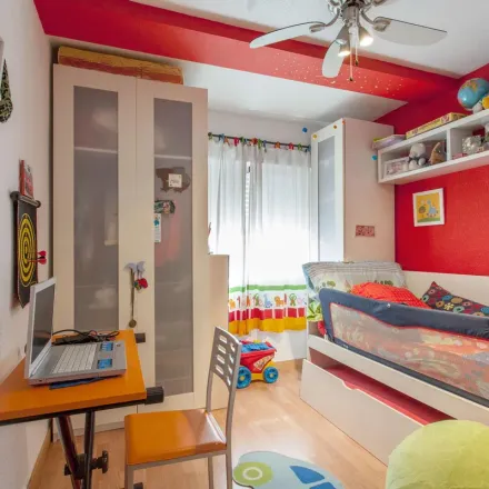 Rent this 4 bed apartment on Carrer de Rascanya in 11, 46015 Valencia