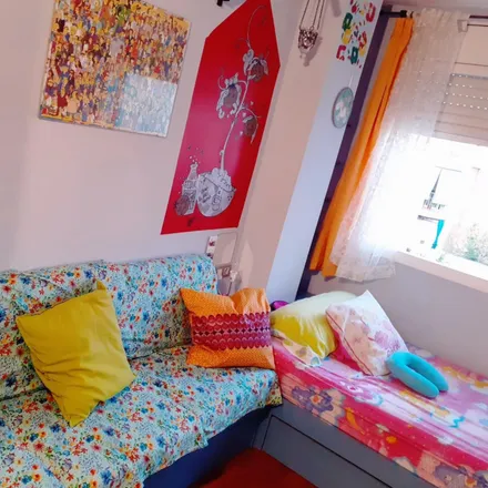Rent this 4 bed room on Carrer de Santapau in 26, 08016 Barcelona