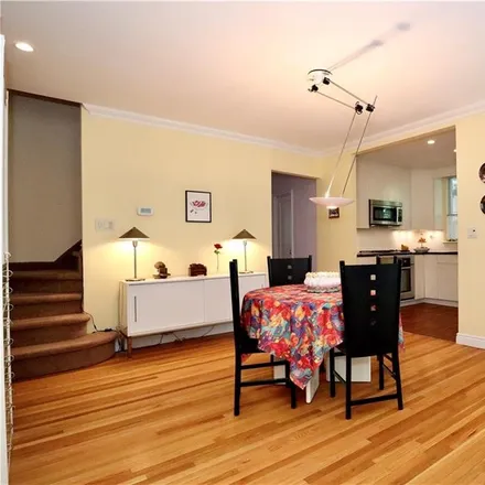 Image 4 - 2437 East 7th Street, New York, NY 11235, USA - House for sale
