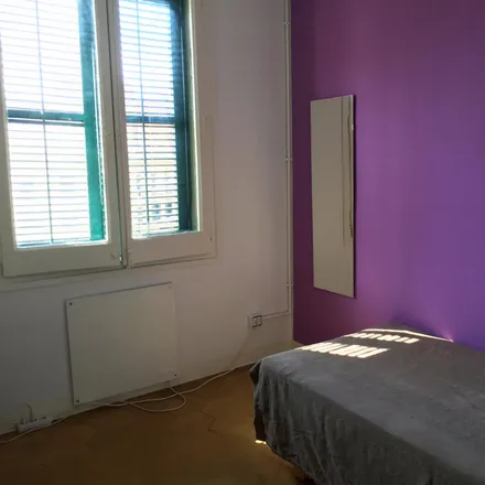 Rent this 6 bed room on Farmàcia Esteban Boter in Margarita, Carrer de Muntaner