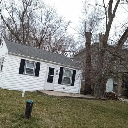 Buy this 1 bed house on 2167 Welworth Avenue in Rockford, IL 61108