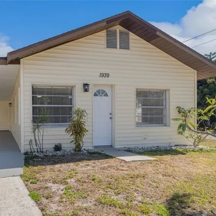 Buy this 3 bed house on 1082 20th Avenue West in Palmetto, FL 34221