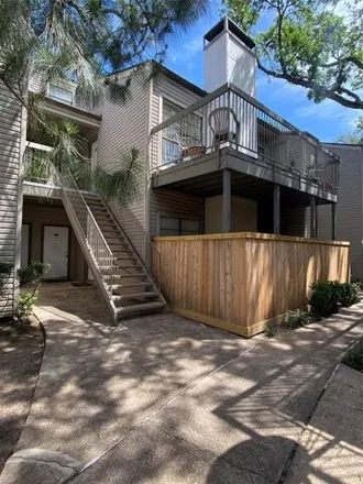 Buy this 1 bed condo on Richmond Avenue in Houston, TX 77063