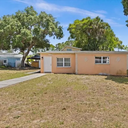 Rent this 2 bed house on 526 West Spruce Street in Tarpon Springs, FL 34689