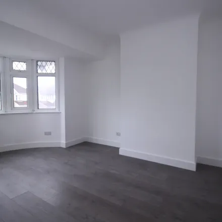 Image 6 - Kenton, Nash Court, London, HA3 0YX, United Kingdom - Apartment for rent