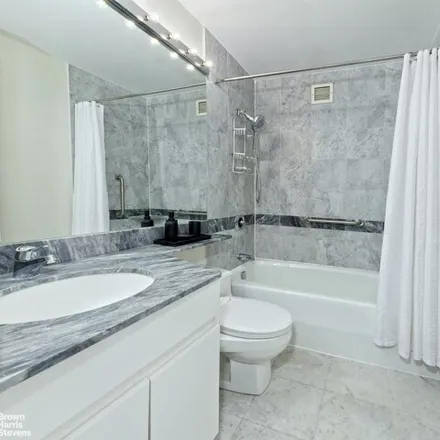 Image 7 - 236 East 47th Street, New York, NY 10017, USA - Condo for rent