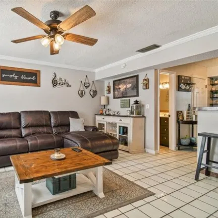 Image 3 - 320 6th Street North, Safety Harbor, FL 34695, USA - House for sale