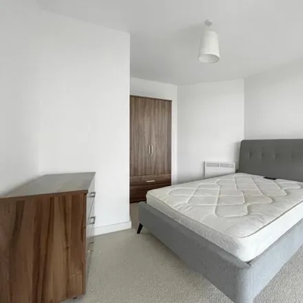 Image 5 - Waterside Apartments, Gotts Road, Leeds, LS12 1DW, United Kingdom - Room for rent