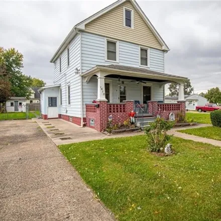 Buy this 4 bed house on 1610 East 33rd Street in Lorain, OH 44055