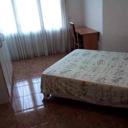Rent this 3 bed room on Carrer de Nàpols in 285, 08013 Barcelona