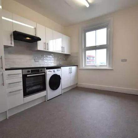 Image 3 - Upperton Gardens, Eastbourne, BN21 2AB, United Kingdom - Apartment for rent