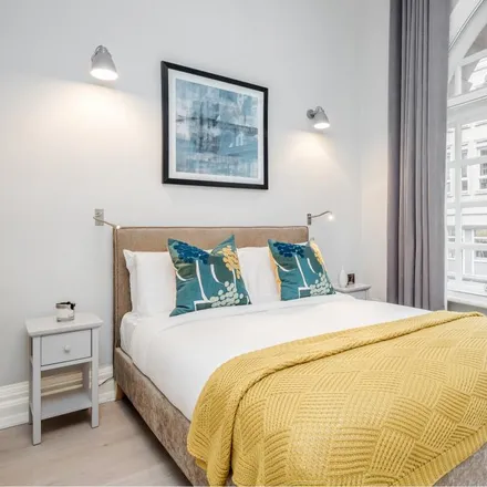 Rent this 1 bed apartment on Caffè Nero in 36A St. Martin's Lane, London