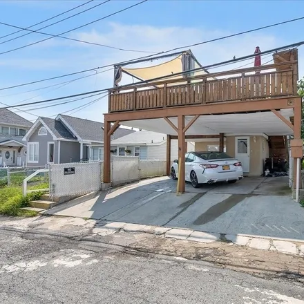 Buy this 3 bed house on 51 Pennyfield Camp in New York, NY 10465