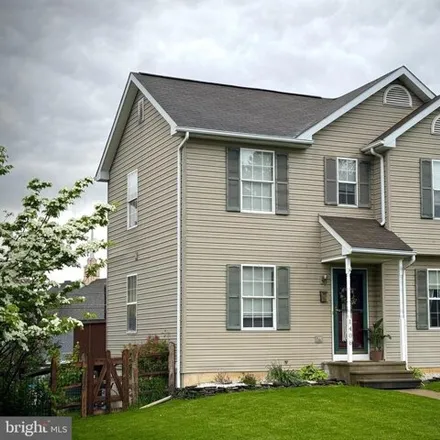 Rent this 3 bed house on 1419 Scott Alley in Bethlehem, PA 18055
