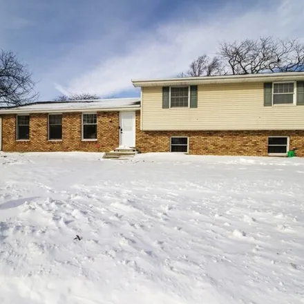 Image 2 - 607 Woodstock Lane, Bourbonnais, IL 60914, USA - House for sale