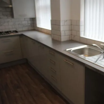 Image 3 - Winchfield Road, Liverpool, L15 5AY, United Kingdom - House for rent