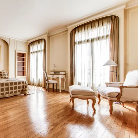 Rent this 4 bed apartment on 22 Rue Beaujon in 75008 Paris, France