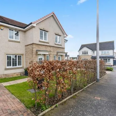 Buy this 3 bed duplex on Lochy Rise in Dunfermline, KY11 8XP