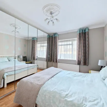 Image 4 - Salmon Street, Kingsbury, London, NW9 8XY, United Kingdom - Duplex for sale