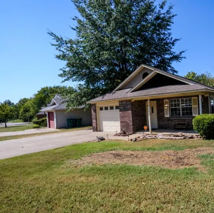 Buy this 3 bed house on 1011 University Drive in Russellville, AR 72801