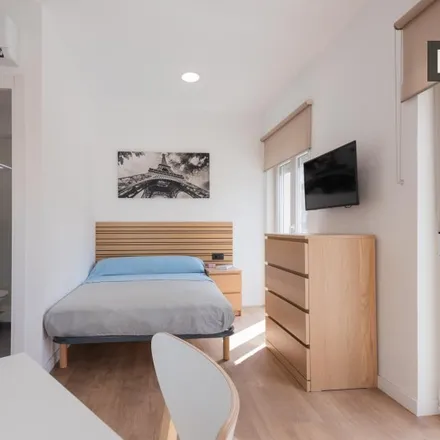 Rent this studio apartment on Carrer del Jurat Blanquer in 5, 46017 Valencia