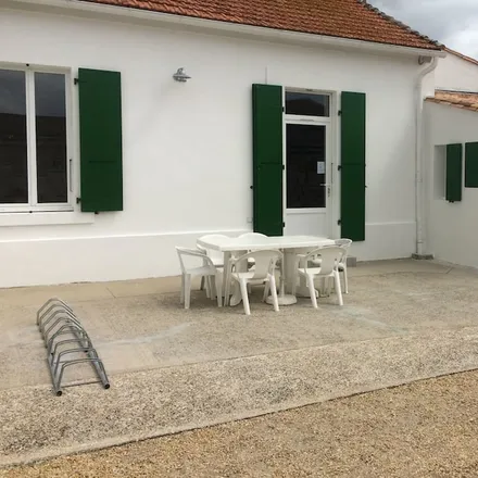 Rent this 3 bed house on 17940 Rivedoux-Plage