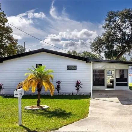Buy this studio apartment on 13426 Palm Drive in Astatula, Lake County