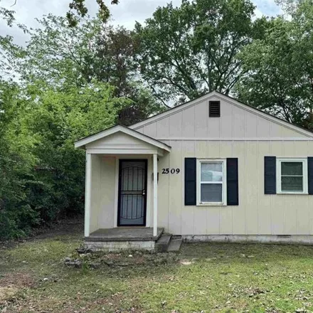 Buy this 2 bed house on 2567 West 6th Street in Little Rock, AR 72205