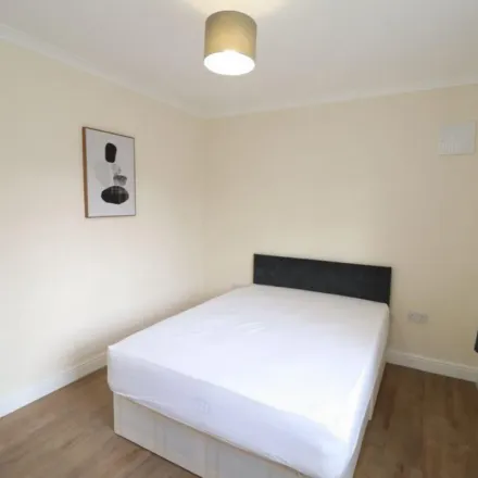 Image 5 - Camrose Avenue, South Stanmore, London, HA8 6ET, United Kingdom - Apartment for rent