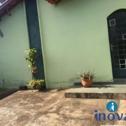 Buy this 3 bed house on Rua Albertina Horbylon da Cunha in Santa Marta, Uberaba - MG