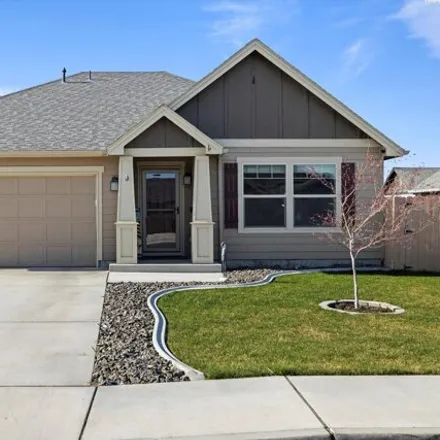 Buy this 3 bed house on Interstate 182 Bike Route in Pasco, WA 99336