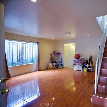 Image 3 - 290 East 87th Place, Los Angeles, CA 90003, USA - House for sale