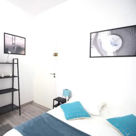 Rent this 1 bed room on 17 Rue Vital Carles in 33000 Bordeaux, France