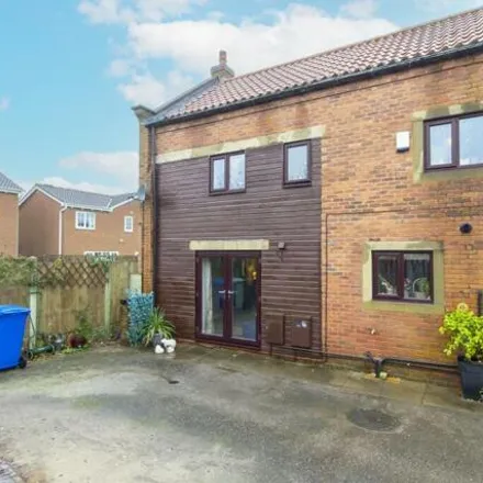 Buy this 3 bed duplex on Grove Farm Close in Tapton, S43 1QA