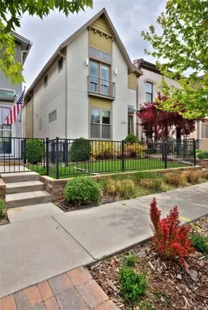 Image 2 - 2424 Clarkson Street, Denver, CO 80205, USA - House for sale