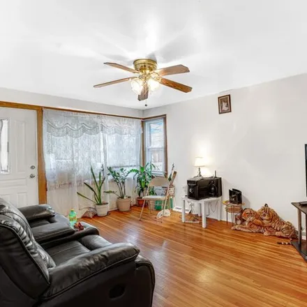 Image 4 - 3908 West 75th Place, Chicago, IL 60652, USA - House for sale