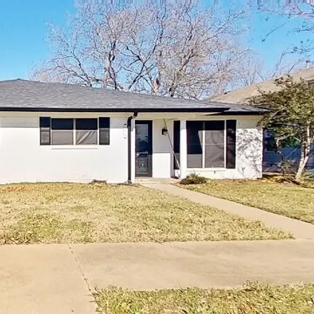 Rent this 2 bed house on 866 West Woodard Street in Denison, TX 75020