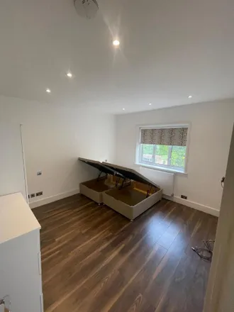 Image 2 - Cleveland Gardens, London, NW2 1DX, United Kingdom - House for rent