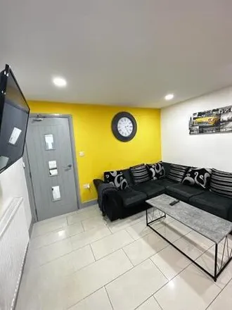 Rent this 6 bed townhouse on 302 Tiverton Road in Selly Oak, B29 6BY