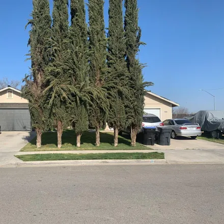 Buy this 6 bed duplex on 27455 Georgia Avenue in Madera, CA 93637